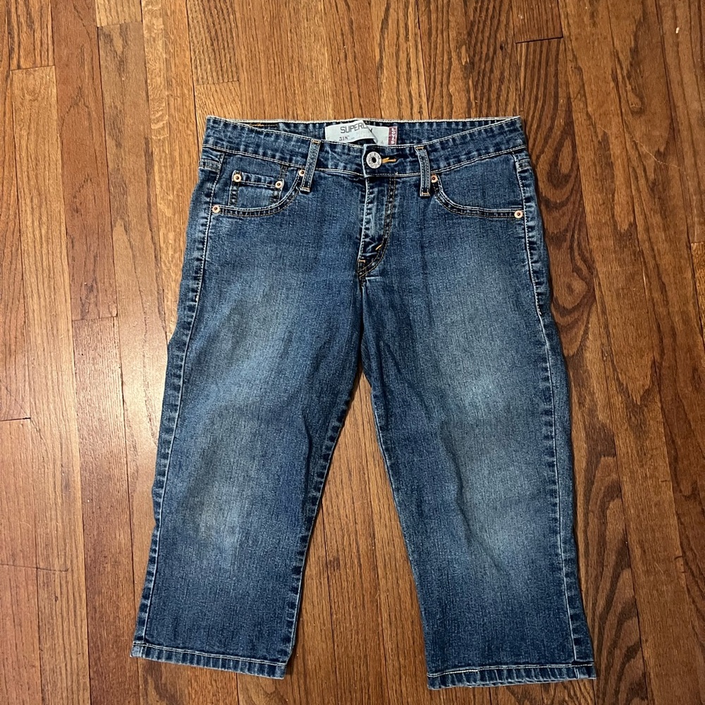 Levi’s pedal pusher jeans.